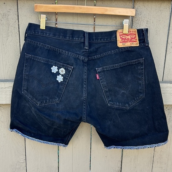 Levi's 501 Shorts Embroidered with Lace and Daisy Flower Details Custom Sz 36 - Picture 4 of 7